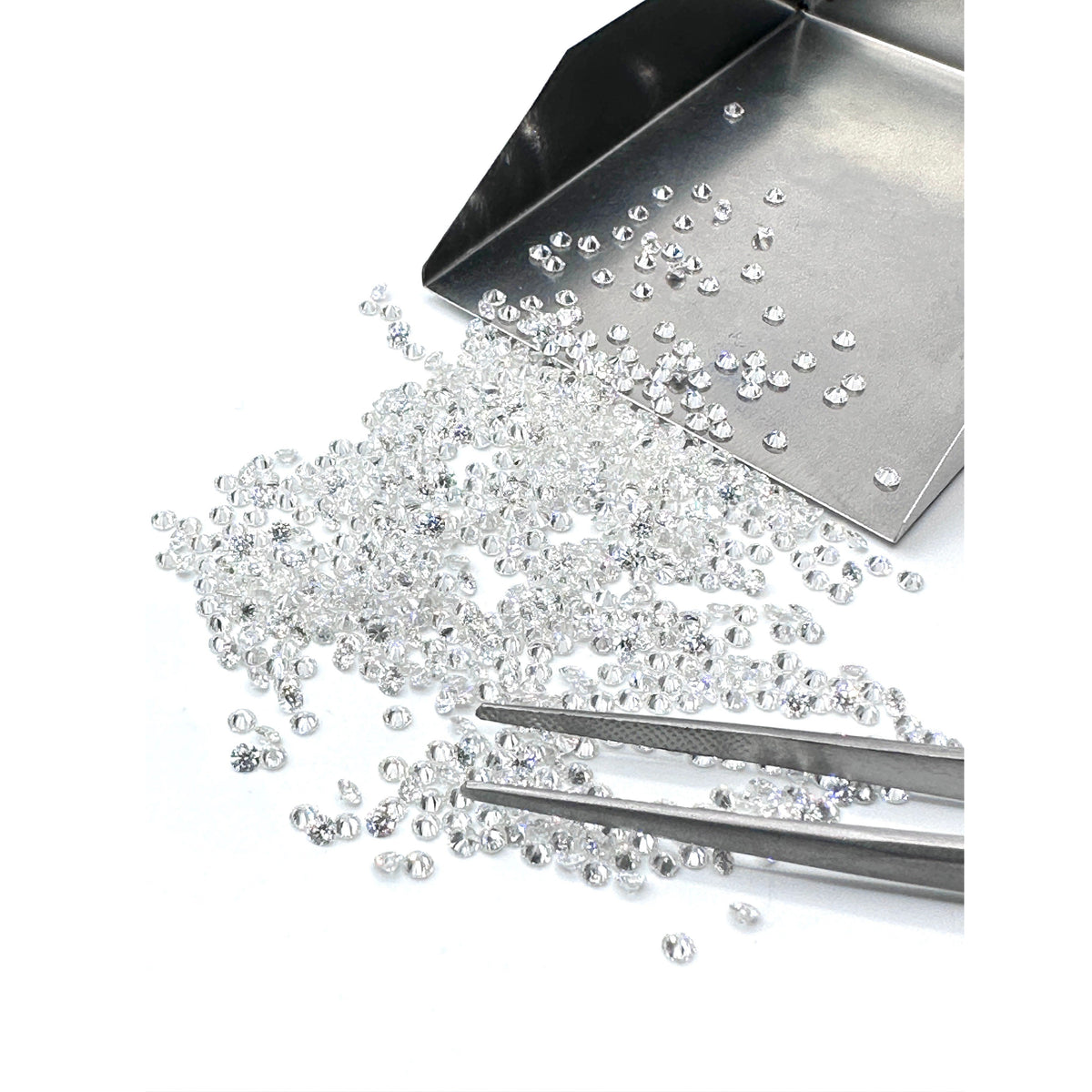 Round Brilliant Calibrated Lab Diamond Melee-LITHOS Diamond
