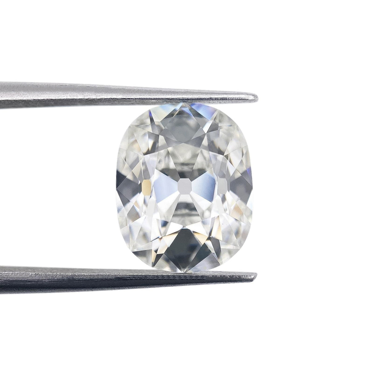 4.67ct | F/VVS2 Cushion Shape Old Mine Cut Lab Diamond (IGI)