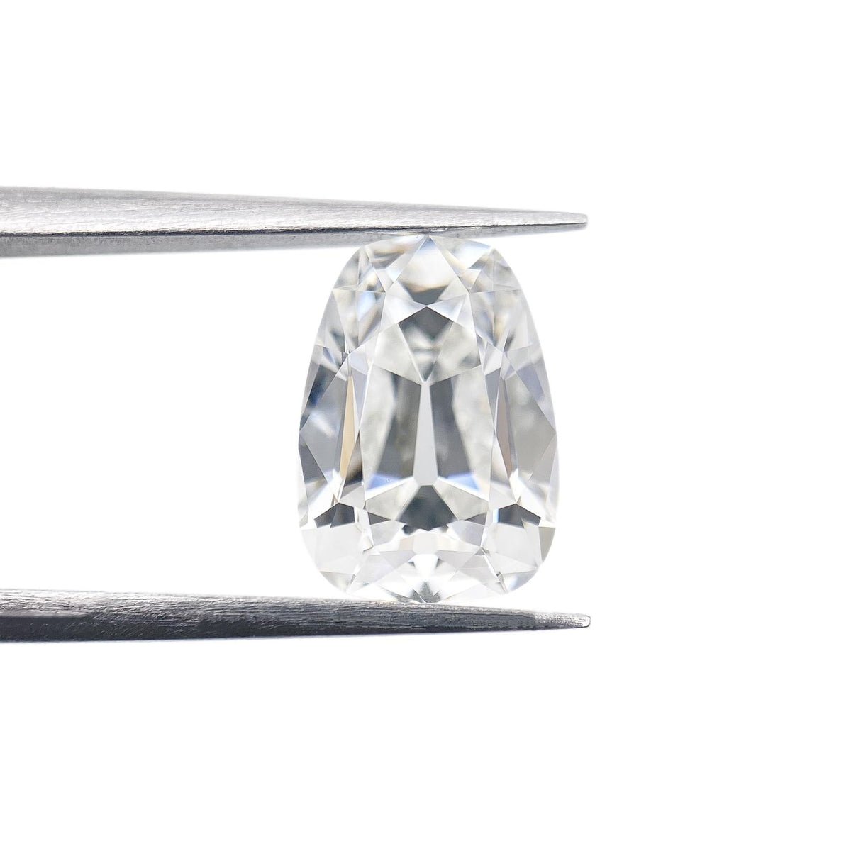 2.51ct | E/VS1 Tapered Cushion Shape Old Mine Cut Lab Diamond (IGI)