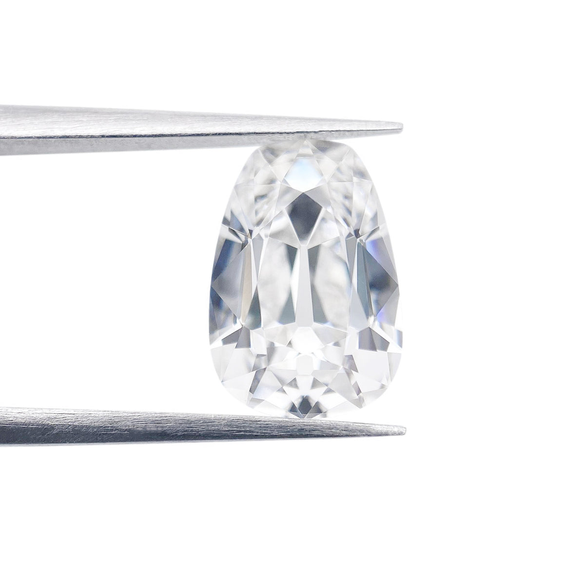 2.85ct | E/VS1 Tapered Cushion Shape Old Mine Cut Lab Diamond (IGI)