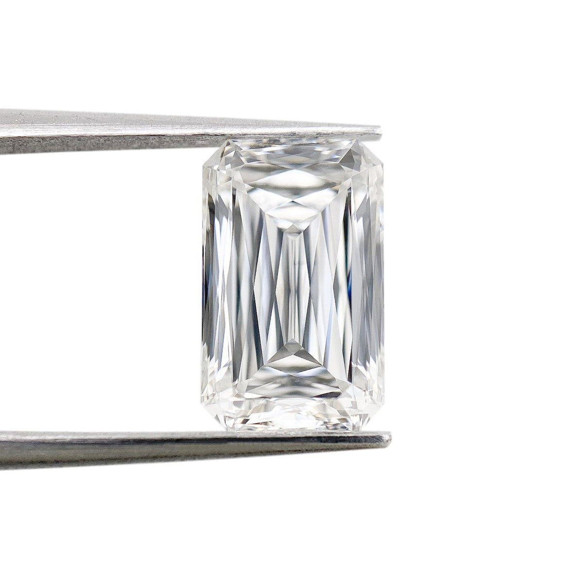 2.70ct | F/VS1 Emerald Shape Lattice Cut Lab Diamond (IGI)